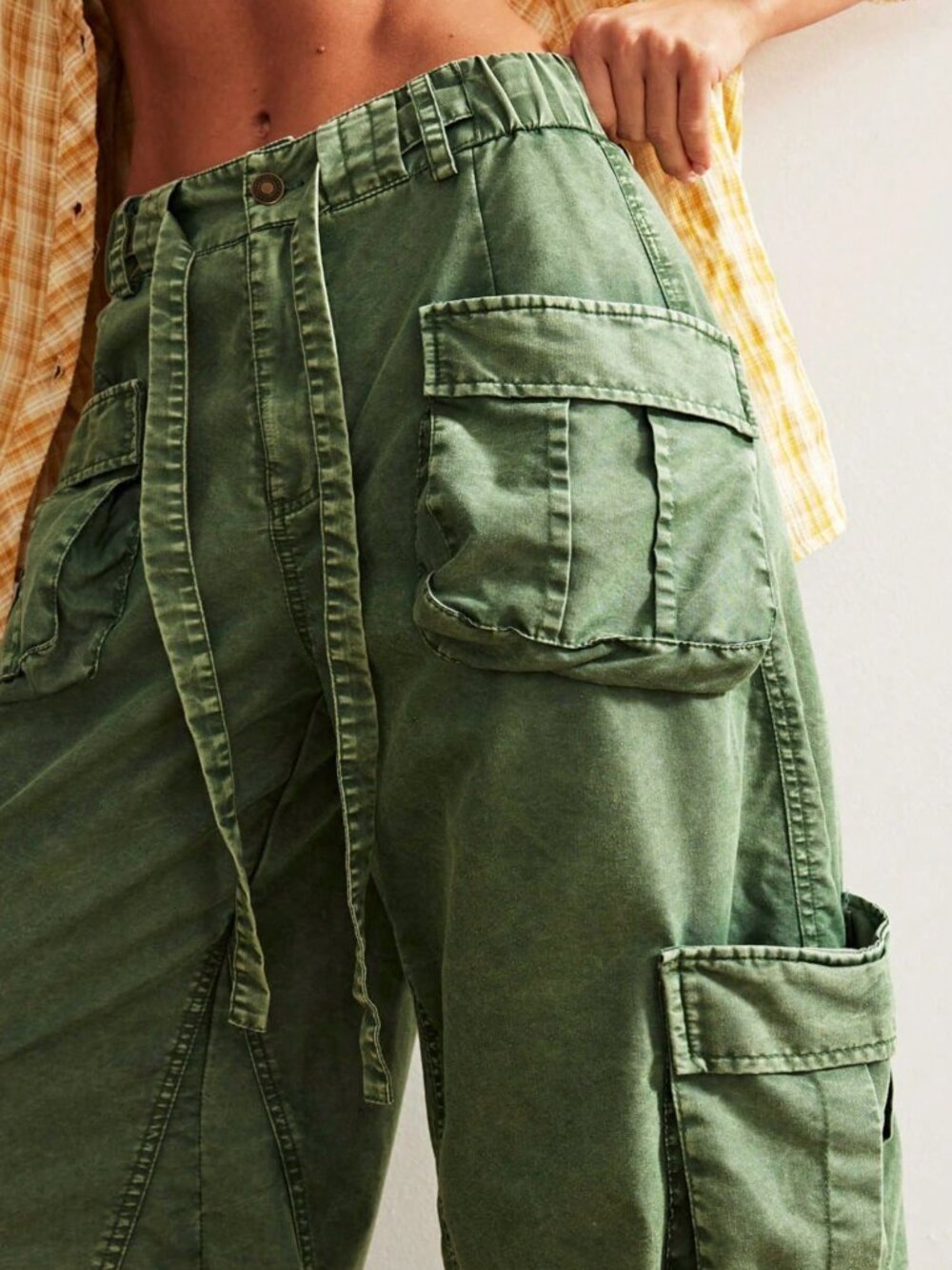 Green Casual Women's Woven Loose Drawstring Waist Low-Rise Wide Leg Cargo Pants - Picture 4 of 10